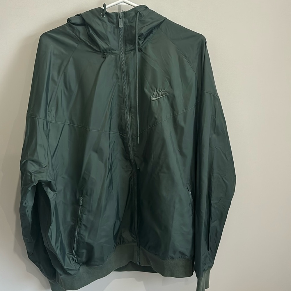 Nike green men’s windbreaker jacket new condition size large